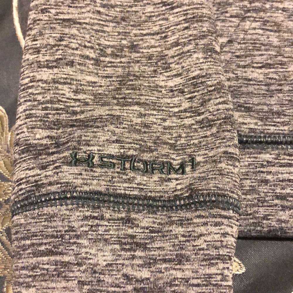 *SOLD* Girls Like New Under Armour Hoodie - Picture 3 of 4